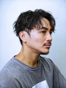 メンズヘア整形スパイラルパーマ波巻きツイストメンズパーマ髪型 - メンズヘア整形サロン GOALD 渋谷神南掲載
