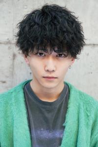 メンズヘア整形スパイラルパーマ波巻きツイストメンズパーマ髪型 - メンズヘア整形サロン GOALD 渋谷神南掲載