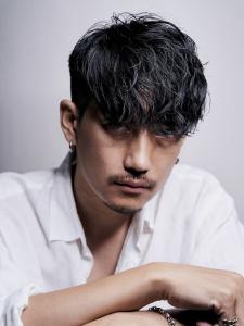 メンズヘア整形スパイラルパーマ波巻きツイストメンズパーマ髪型 - メンズヘア整形サロン GOALD 渋谷神南掲載