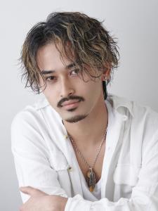 メンズヘア整形スパイラルパーマ波巻きツイストメンズパーマ髪型 - メンズヘア整形サロン GOALD 渋谷神南掲載