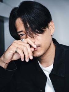 メンズヘア整形スパイラルパーマ波巻きツイストメンズパーマ髪 - メンズヘア整形サロン GOALD 渋谷神南掲載