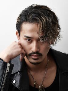 メンズヘア整形スパイラルパーマ波巻きツイストメンズパーマ髪型 - メンズヘア整形サロン GOALD 渋谷神南掲載