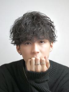 メンズヘア整形スパイラルパーマ波巻きツイストメンズパーマ髪型 - メンズヘア整形サロン GOALD 渋谷神南掲載