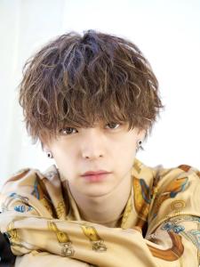 メンズヘア整形スパイラルパーマ波巻きツイストメンズパーマ髪型 - メンズヘア整形サロン GOALD 渋谷神南掲載