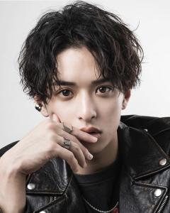 メンズヘア整形スパイラルパーマ波巻きツイストメンズパーマ髪型 - メンズヘア整形サロン GOALD 渋谷神南掲載