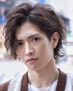 メンズヘア整形スパイラルパーマ波巻きツイストメンズパーマ髪型 - メンズヘア整形サロン GOALD 渋谷神南掲載