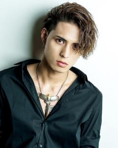 メンズヘア整形スパイラルパーマ波巻きツイストメンズパーマ髪型 - メンズヘア整形サロン GOALD 渋谷神南掲載