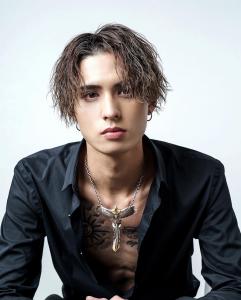メンズヘア整形スパイラルパーマ波巻きツイストメンズパーマ髪型 - メンズヘア整形サロン GOALD 渋谷神南掲載