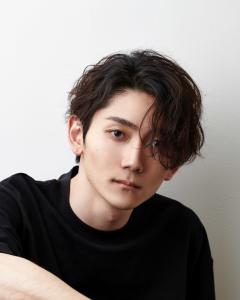 メンズヘア整形スパイラルパーマ波巻きツイストメンズパーマ髪型 - メンズヘア整形サロン GOALD 渋谷神南掲載