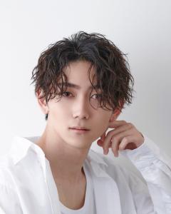 メンズヘア整形スパイラルパーマ波巻きツイストメンズパーマ髪型 - メンズヘア整形サロン GOALD 渋谷神南掲載
