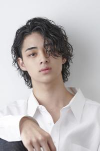 メンズヘア整形スパイラルパーマ波巻きツイストメンズパーマ髪型 - メンズヘア整形サロン GOALD 渋谷神南掲載