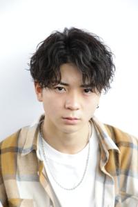 メンズヘア整形スパイラルパーマ波巻きツイストメンズパーマ髪型 - メンズヘア整形サロン GOALD 渋谷神南掲載