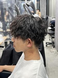 メンズヘア整形スパイラルパーマ波巻きツイストメンズパーマ髪型 - メンズヘア整形サロン GOALD 渋谷神南掲載