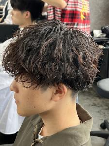 メンズヘア整形スパイラルパーマ波巻きツイストメンズパーマ髪型 - メンズヘア整形サロン GOALD 渋谷神南掲載
