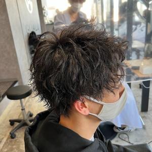 メンズヘア整形スパイラルパーマ波巻きツイストメンズパーマ髪型 - メンズヘア整形サロン GOALD 渋谷神南掲載