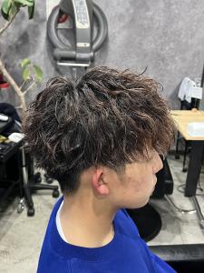 メンズヘア整形スパイラルパーマ波巻きツイストメンズパーマ髪型 - メンズヘア整形サロン GOALD 渋谷神南掲載