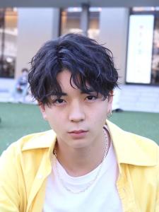 メンズヘア整形スパイラルパーマ波巻きツイストメンズパーマ髪型 - メンズヘア整形サロン GOALD 渋谷神南掲載