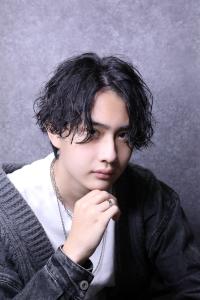 メンズヘア整形スパイラルパーマ波巻きツイストメンズパーマ髪型 - メンズヘア整形サロン GOALD 渋谷神南掲載