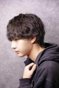 メンズヘア整形スパイラルパーマ波巻きツイストメンズパーマ髪型 - メンズヘア整形サロン GOALD 渋谷神南掲載