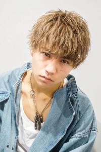 メンズヘア整形スパイラルパーマ波巻きツイストメンズパーマ髪型 - メンズヘア整形サロン GOALD 渋谷神南掲載