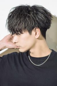 メンズヘア整形スパイラルパーマ波巻きツイストメンズパーマ髪型 - メンズヘア整形サロン GOALD 渋谷神南掲載