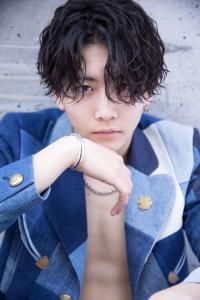 メンズヘア整形スパイラルパーマ波巻きツイストメンズパーマ髪型 - メンズヘア整形サロン GOALD 渋谷神南掲載