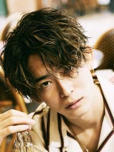 メンズヘア整形スパイラルパーマ波巻きツイストメンズパーマ髪型 - メンズヘア整形サロン GOALD 渋谷神南掲載