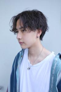 メンズヘア整形スパイラルパーマ波巻きツイストメンズパーマ髪型 - メンズヘア整形サロン GOALD 渋谷神南掲載