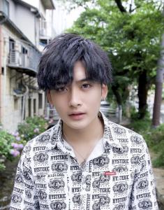 メンズヘア整形スパイラルパーマ波巻きツイストメンズパーマ髪型 - メンズヘア整形サロン GOALD 渋谷神南掲載