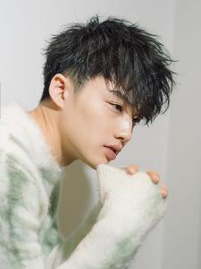 メンズヘア整形スパイラルパーマ波巻きツイストメンズパーマ髪型 - メンズヘア整形サロン GOALD 渋谷神南掲載