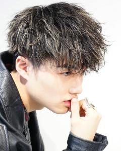 メンズヘア整形スパイラルパーマ波巻きツイストメンズパーマ髪型 - メンズヘア整形サロン GOALD 渋谷神南掲載