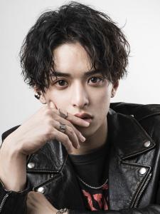 メンズヘア整形スパイラルパーマ波巻きツイストメンズパーマ髪型 - メンズヘア整形サロン GOALD 渋谷神南掲載