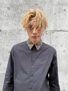 メンズヘア整形スパイラルパーマ波巻きツイストメンズパーマ髪型 - メンズヘア整形サロン GOALD 渋谷神南掲載