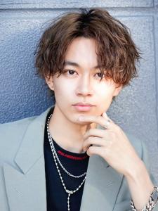 メンズヘア整形スパイラルパーマ波巻きツイストメンズパーマ髪型 - メンズヘア整形サロン GOALD 渋谷神南掲載