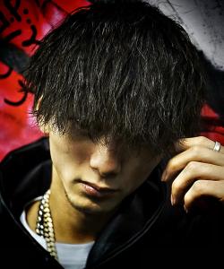 メンズヘア整形スパイラルパーマ波巻きツイストメンズパーマ髪型 - メンズヘア整形サロン GOALD 渋谷神南掲載