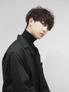 メンズヘア整形スパイラルパーマ波巻きツイストメンズパーマ髪型 - メンズヘア整形サロン GOALD 渋谷神南掲載
