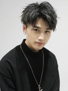 メンズヘア整形スパイラルパーマ波巻きツイストメンズパーマ髪型 - メンズヘア整形サロン GOALD 渋谷神南掲載