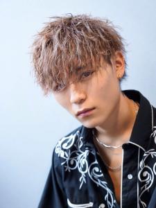 メンズヘア整形スパイラルパーマ波巻きツイストメンズパーマ髪型 - メンズヘア整形サロン GOALD 渋谷神南掲載