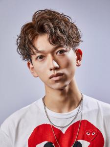 メンズヘア整形スパイラルパーマ波巻きツイストメンズパーマ髪型 - メンズヘア整形サロン GOALD 渋谷神南掲載