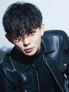 メンズヘア整形スパイラルパーマ波巻きツイストメンズパーマ髪型 - メンズヘア整形サロン GOALD 渋谷神南掲載