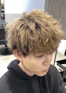 メンズヘア整形スパイラルパーマ波巻きツイストメンズパーマ髪型 - メンズヘア整形サロン GOALD 渋谷神南掲載