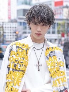 メンズヘア整形スパイラルパーマ波巻きツイストメンズパーマ髪型 - メンズヘア整形サロン GOALD 渋谷神南掲載
