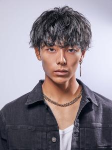 メンズヘア整形スパイラルパーマ波巻きツイストメンズパーマ髪型 - メンズヘア整形サロン GOALD 渋谷神南掲載