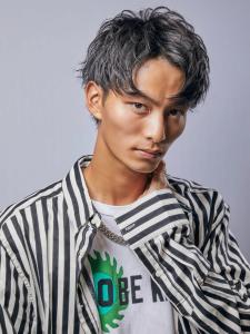 メンズヘア整形スパイラルパーマ波巻きツイストメンズパーマ髪型 - メンズヘア整形サロン GOALD 渋谷神南掲載