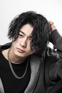 メンズヘア整形スパイラルパーマ波巻きツイストメンズパーマ髪型 - メンズヘア整形サロン GOALD 渋谷神南掲載