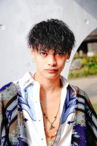 メンズヘア整形スパイラルパーマ波巻きツイストメンズパーマ髪型 - メンズヘア整形サロン GOALD 渋谷神南掲載