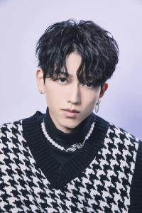 メンズヘア整形スパイラルパーマ波巻きツイストメンズパーマ髪型 - メンズヘア整形サロン GOALD 渋谷神南掲載