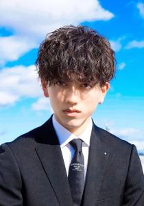 メンズヘア整形スパイラルパーマ波巻きツイストメンズパーマ髪型 - メンズヘア整形サロン GOALD 渋谷神南掲載