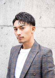 メンズヘア整形スパイラルパーマ波巻きツイストメンズパーマ髪型 - メンズヘア整形サロン GOALD 渋谷神南掲載