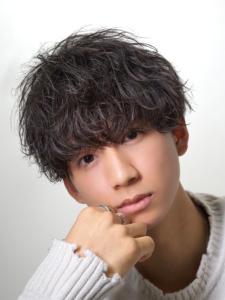 メンズヘア整形スパイラルパーマ波巻きツイストメンズパーマ髪型 - メンズヘア整形サロン GOALD 渋谷神南掲載